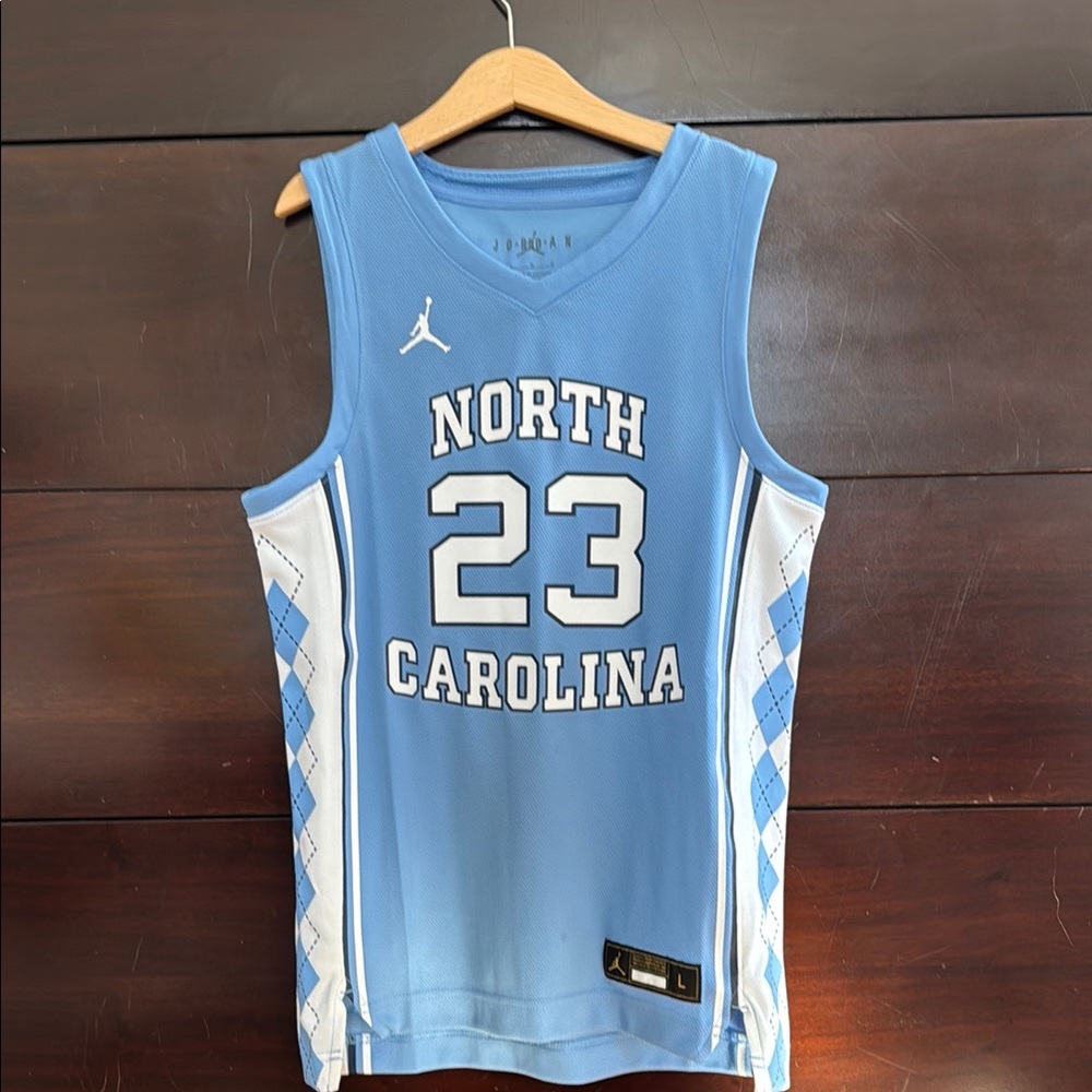 Michael Jordan North Carolina Basketball Jersey - #23 - Like New- Kids L